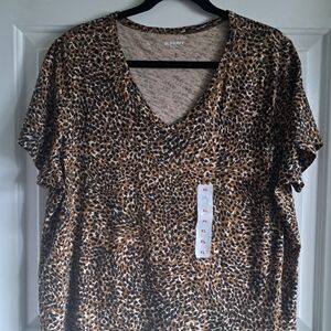 Old Navy Leopard Print V-Neck Tee in Brown and Black.  New With Tags Xl